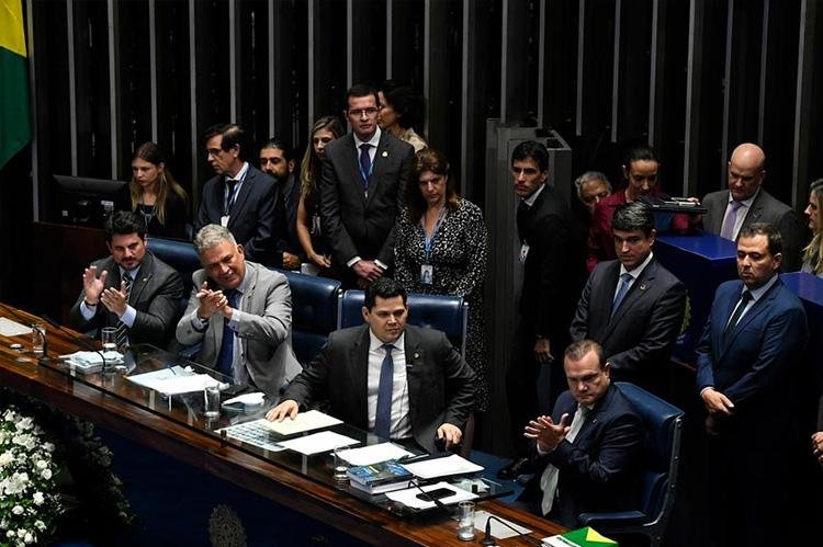 Por telefone, Waldez parabeniza Davi e pede prioridade na revisão da tabela do SUS