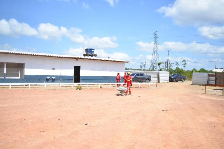 Governo do Amapá constrói nova maternidade porte 1 no município de Santana, obra está com mais de 50% de fundação concluída