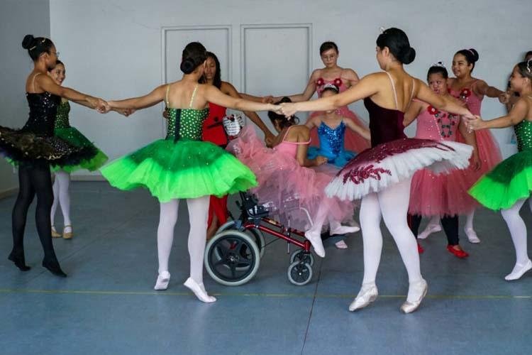 Espetáculo de balé marca programação em alusão ao Dia da Pessoa com deficiência realizado no CER