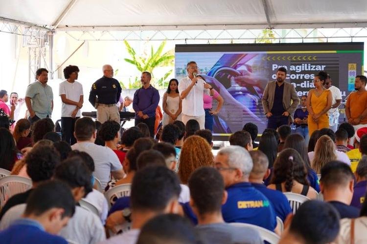 "Garantia de oportunidades e o direito de ir e vir com segurança", afirma governador Clécio Luís ao sancionar projetos para CNH gratuita