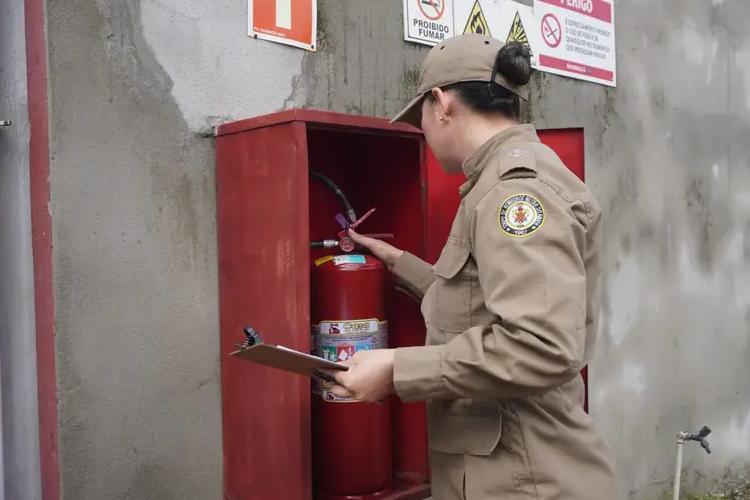 Corpo de Bombeiros do Amapá realiza 2ª edição da operação com foco na prevenção e regularização de empreendimentos