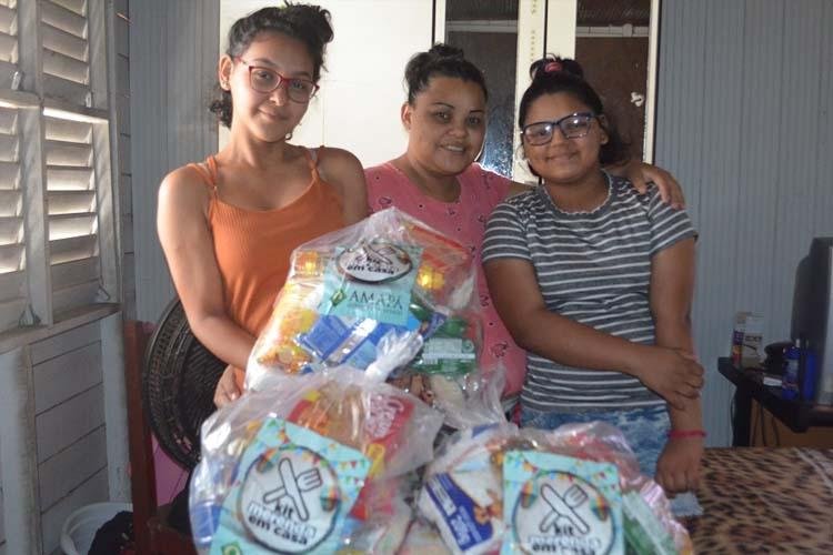 “Pela terceira vez terei um reforço na alimentação das minhas filhas”, diz mãe ao receber Kit Merenda em Casa