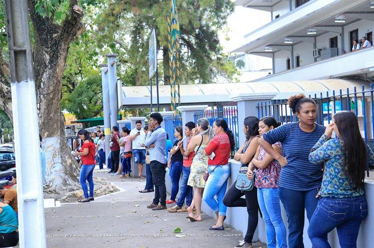 Mais de 2,7 mil candidatos faltam às provas do concurso público da Fcria