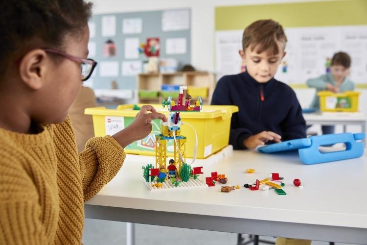 Positivo, LEGO Education e Disney divulgam escolas do Norte contempladas com materiais de robótica