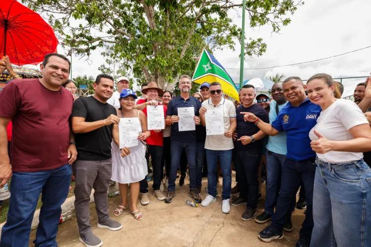 Em Vitória do Jari, governador Clécio inicia maratona com assinatura de quatro ordens de serviço para construção de passarelas em concreto
