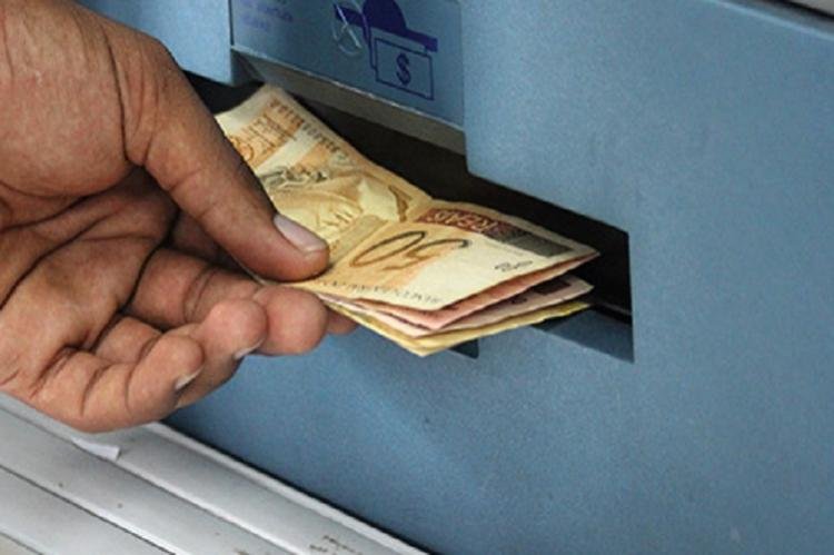 Governo do Amapá paga férias a professores e injeta R$ 21 milhões na economia local