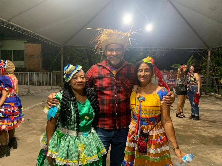 "O que não vivi na infância, estou vivendo agora", diz idosa sobre quadrilha no Lendário Forrozão do Tio Gigante