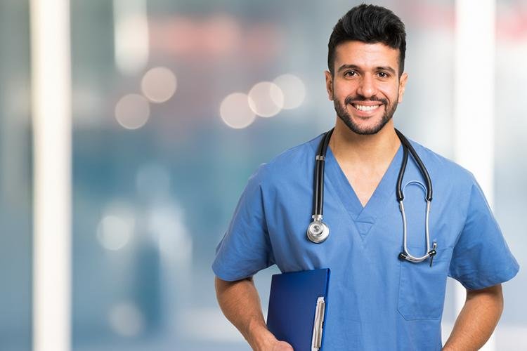 Universidade Aberta do SUS oferta cursos gratuitos a distância para profissionais de saúde