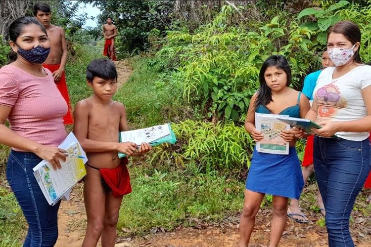 Professores vão a aldeia indígena para garantir continuidade dos estudos das crianças da reserva
