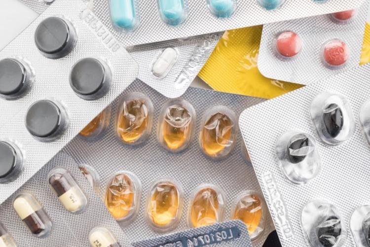Especialista faz alerta sobre automedicação na pandemia