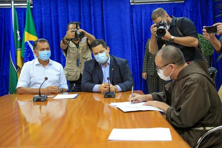 Waldez e Davi firmam parceria para Amapá realizar 5 mil cirurgias de catarata