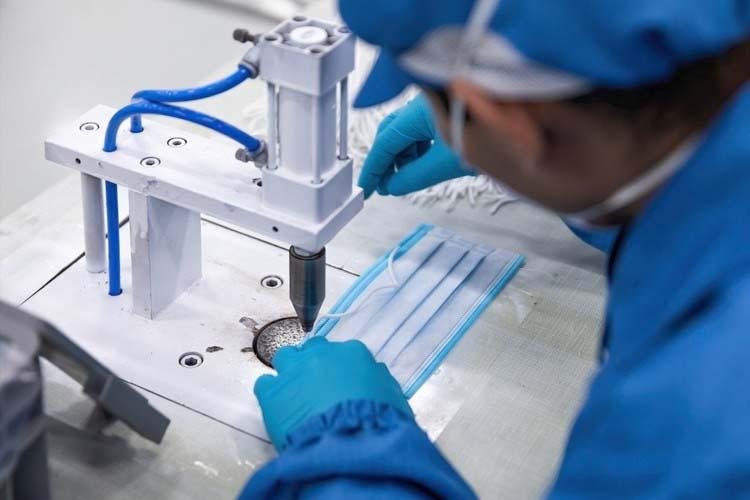 AP: SESI e SENAI selecionam voluntários para produzir máscaras de proteção contra coronavírus
