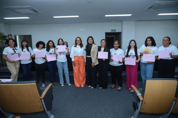 Mulheres do Projeto “Promotoras da Paz” são homenageadas na Assembleia Legislativa do Amapá