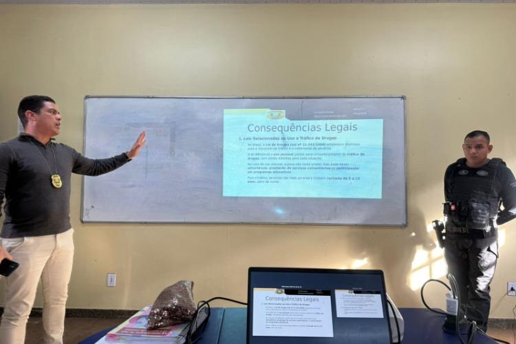 Em Vitória do Jari, Polícia Civil realiza palestra sobre combate às drogas para estudantes da Escola Munguba do Jari