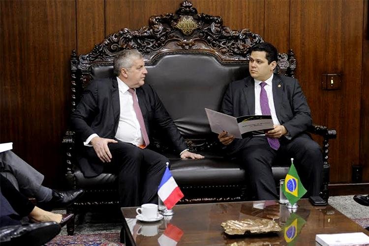 Davi recebe embaixador da França e garante criação de grupo parlamentar