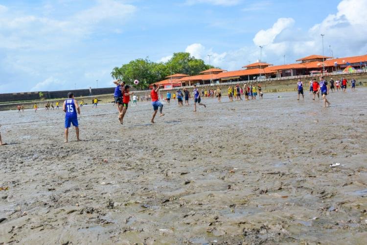 Futlama: reta final do campeonato leva amantes do esporte à orla de Macapá