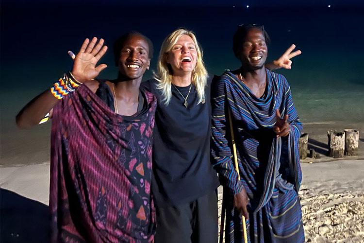 Em parceria com cantora brasileira, comunidade carente da África lança canção com impacto social