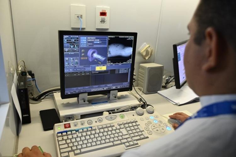 Mais de 1,3 mil alunos de escola em Breves (PA) ganham novo laboratório de informática equipado com computadores