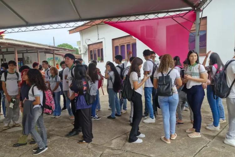 Estudantes da rede pública aprovados no vestibular 2026 são homenageados no Amapá