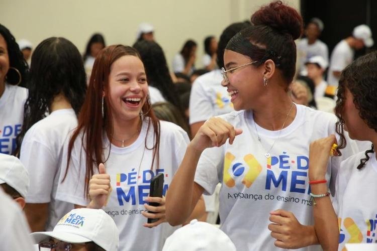 Amapá tem mais de 17 mil alunos beneficiados pelo Pé-de-Meia em junho