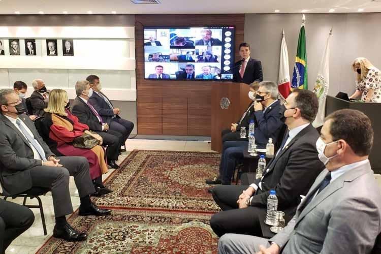 Reconhecimento: presidente do CNPG participa de homenagem ao presidente do Senado realizada pelo MPMG