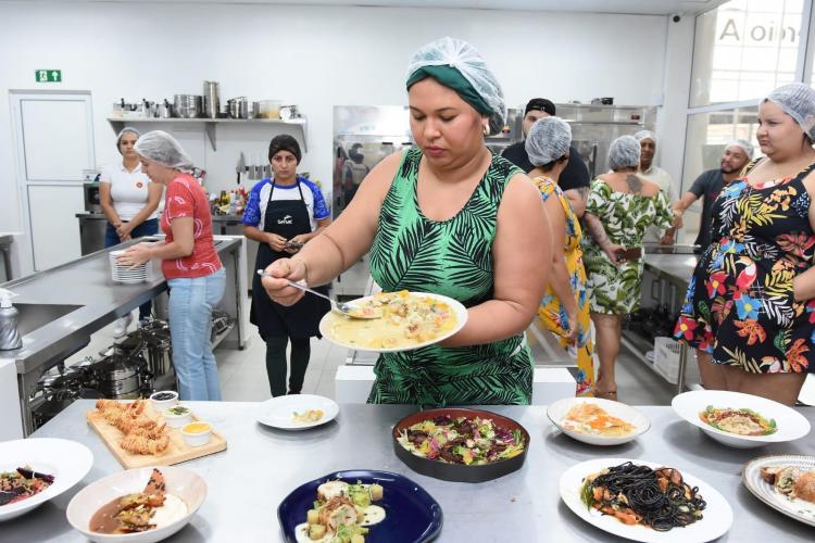 Empreendedores de Santana participam de Oficina de empratamento para Festival Gastronômico