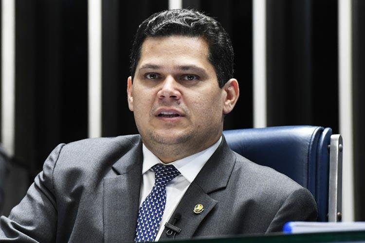 Senador Davi Alcolumbre beneficia Ferreira Gomes com emenda parlamentar de R$ 600 mil para aquisição de veículos