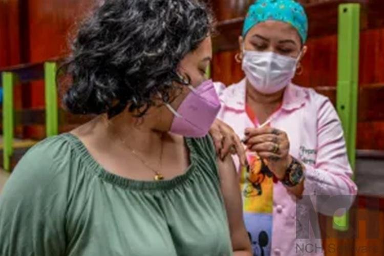 12 horas de vacinação: ação inicia imunização de adolescentes de 17 anos sem comorbidades