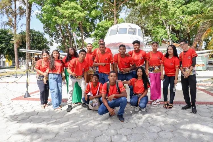 Governo do Estado promove excursão pedagógica em Macapá para alunos da Foz do Rio Pirativa
