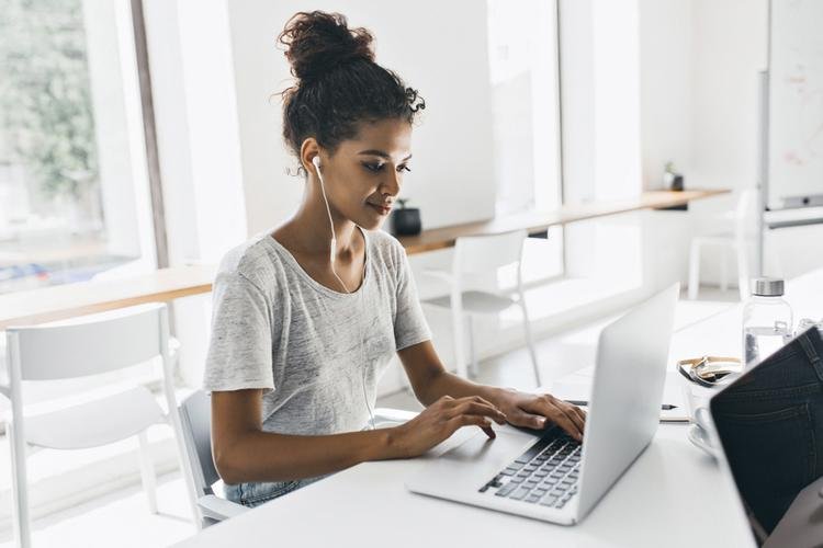 FGV oferece cursos gratuitos e on-line em diversas áreas com certificado