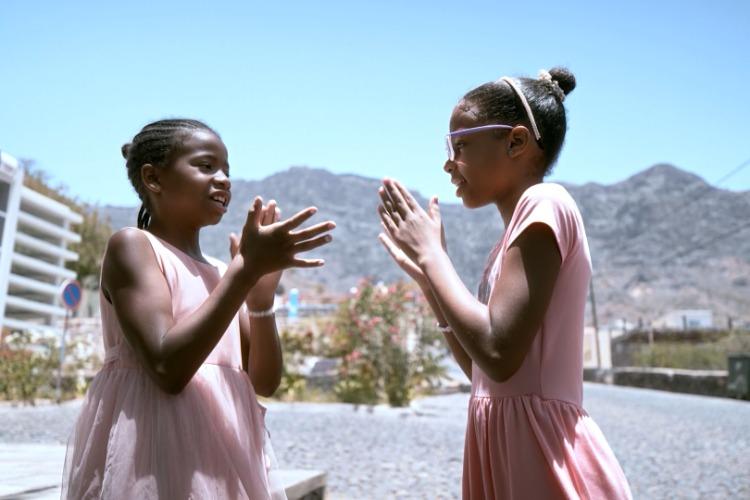 Criança de Raiz, produção entre Brasil e Cabo Verde, amplia circulação internacional em festivais e estreia na TV Brasil em janeiro de 2026