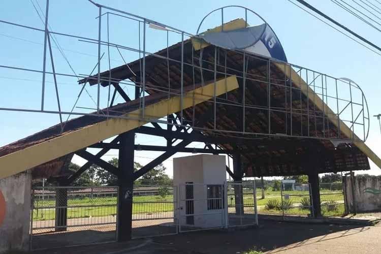 Caseiro é encontrado morto após cair em lago de parque de exposições em Macapá