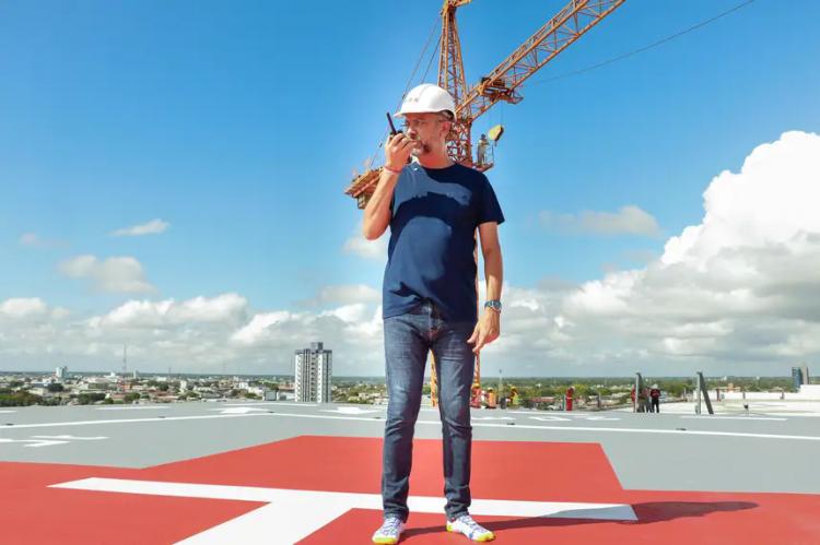 Governador Clécio Luís acompanha pouso de teste em heliponto do Novo Hospital de Emergências de Macapá