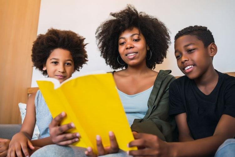 Livros: veja como o incentivo à leitura pode mudar a vida das crianças