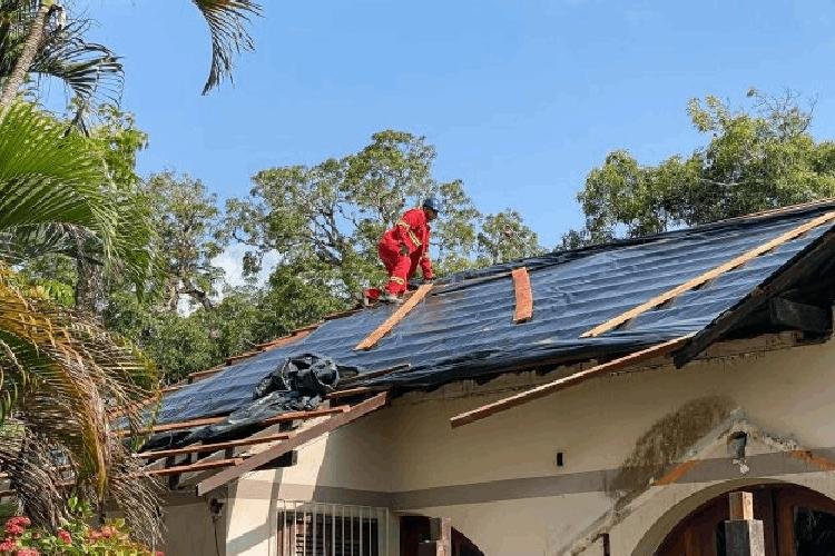 "Parque Residência": Governo do Amapá realiza troca de estrutura do telhado da Casa Oficial para receber nova cobertura