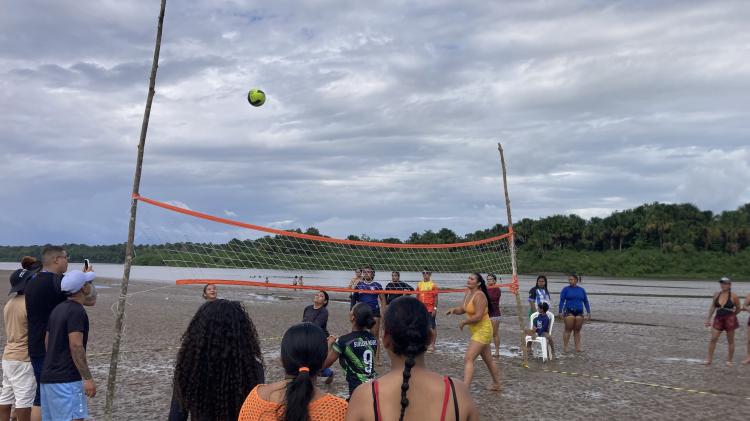 Santana Verão reúne centenas de pessoas em tradicional torneio de futlama e vôlei na Praia do Vermelho