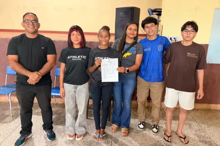 Governo do Amapá entrega passagens da delegação amapaense que vai disputar os Jogos da Juventude