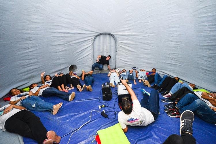 Mais de 170 pessoas recebem capacitação em astronomia em escola pública de Macapá