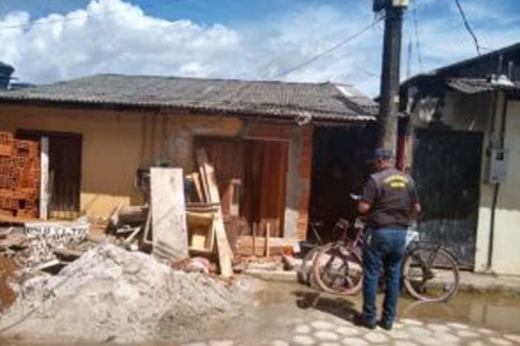 MORADOR DO BAIRRO CIDADE NOVA É NOTIFICADO POR OBSTRUÇÃO DE VIA PÚBLICA