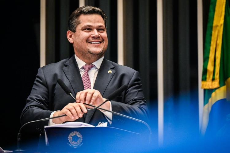 Senado aprova renegociação de dívidas dos estados com a União, relatado por Alcolumbre
