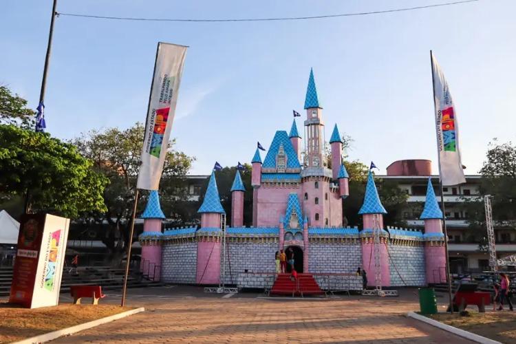 Com atrações gratuitas, Natal Luz leva castelo e roda-gigante à Praça da Bandeira