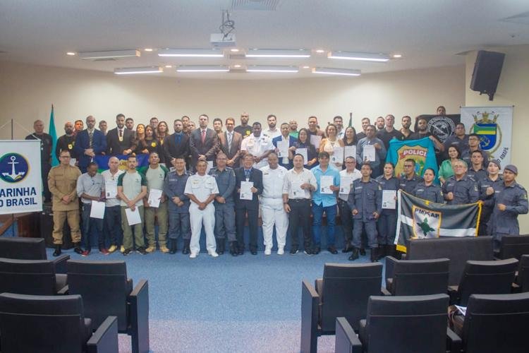 Policiais civis concluem curso ministrado pela Marinha do Brasil