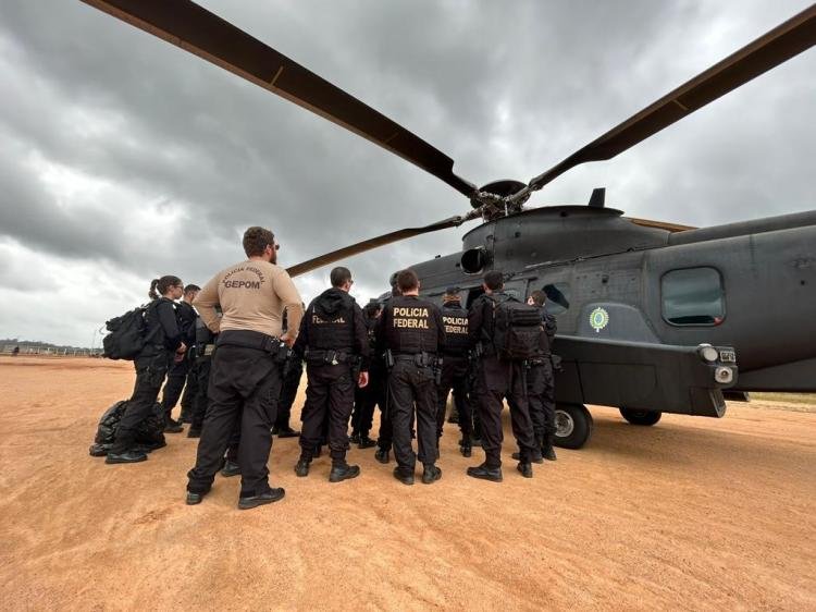 Polícia Federal e forças de segurança destroem maquinário de garimpo ilegal no Amapá