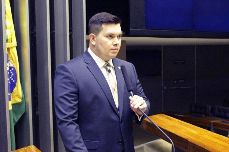 Deputado Acácio Favacho em nota repudia Fake News relacionada a prorrogação do Auxilio Emergencial