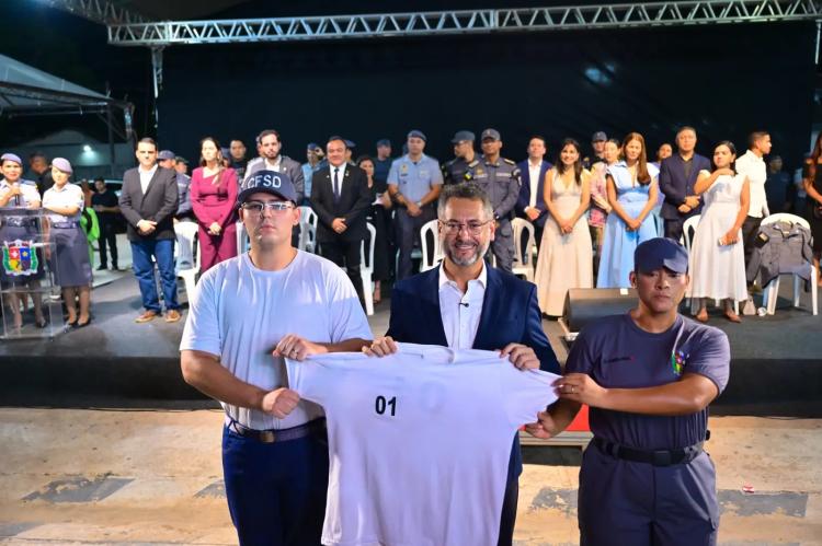 'Quero honrar quem vestiu essa farda antes de mim', diz aluno-soldado na 'Noite Cinza' da PM do Amapá