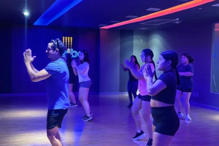 Professores de fit dance entram no clima do Réveillon e preparam playlists especiais para o show da Anitta no Amapá