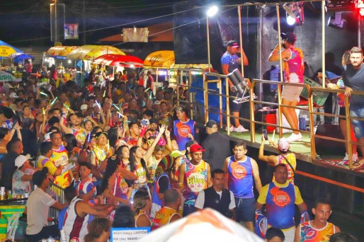 Na terceira noite de desfile de blocos, Circuito Liba destaca a tradição carnavalesca em Macapá