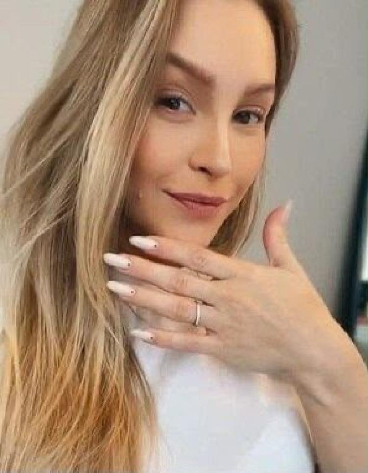 Marina Ruy Barbosa, Bruna Marquezine e IZA lideram ranking das famosas com as mãos mais bonitas do Brasil