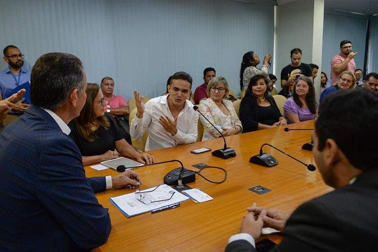 Governo regulamenta tabela salarial de tradutores e intérpretes de Libras
