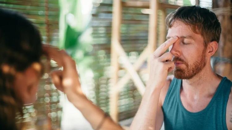 Terapia que usa a ponta dos dedos ajuda no tratamento de diversas doenças e fobias